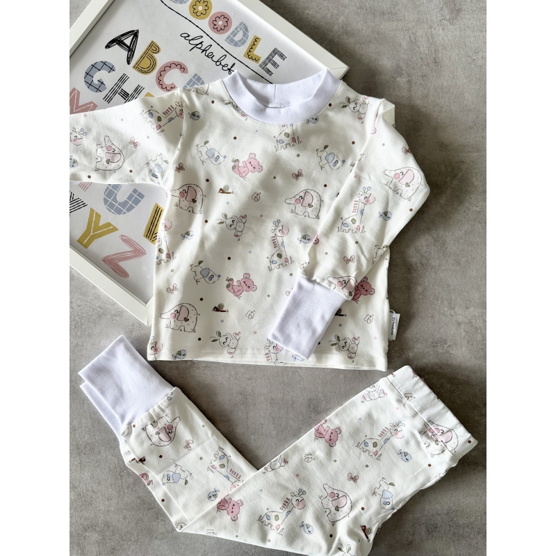 <div class="et_pb_module et_pb_wc_title et_pb_wc_title_0_tb_body et_pb_bg_layout_light"> <div class="et_pb_module et_pb_wc_title et_pb_wc_title_0_tb_body et_pb_bg_layout_light"> <div class="et_pb_module_inner"></div> </div> Detské RASTÚCE  pyžamko dvojdielne.  Šité z bavlneného úpletu. Rastie s dieťatkom o jednu veľkosť vďaka predĺženým patentom na ručičkách a nožičkách. Certifikát Oeko-Tex Standard 100, preto je <strong>materiál vhodný aj pre detičky do 3 rokov.</strong> <strong>Zloženie:</strong> 95% bavlna, 5% elastan. </div> <img src="http://pyzamkovo.sk/wp-content/uploads/2022/10/image0-37.jpeg" />